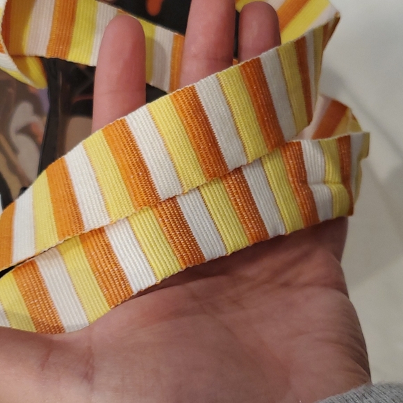 Disney Halloween bag and towel set - Picture 10 of 11